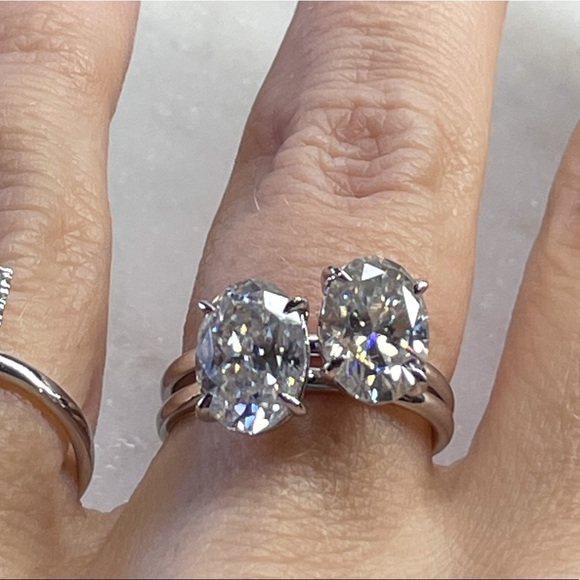 2.5ct Oval Moissanite Ring - Picture 8 of 17